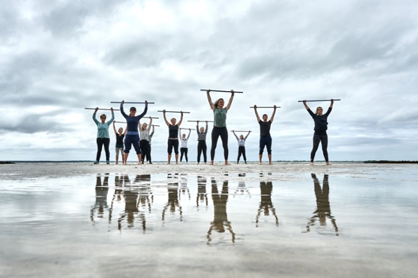 Gruppe beim Sport am Strand